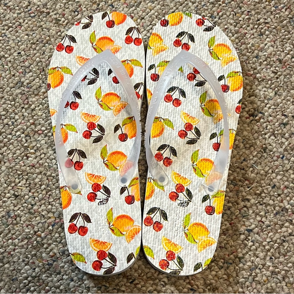 🆕 MICHAEL Michael Kors Cherry Lemon MK Charm Flip Flops - Picture 11 of 11